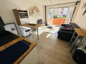 Appartement rénové près du port avec parking privatif - FR-1-723-156